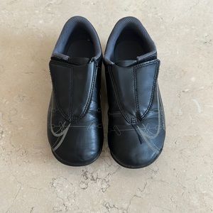 Nike black Soccer Cleats Size 13.5C. Very good condition
